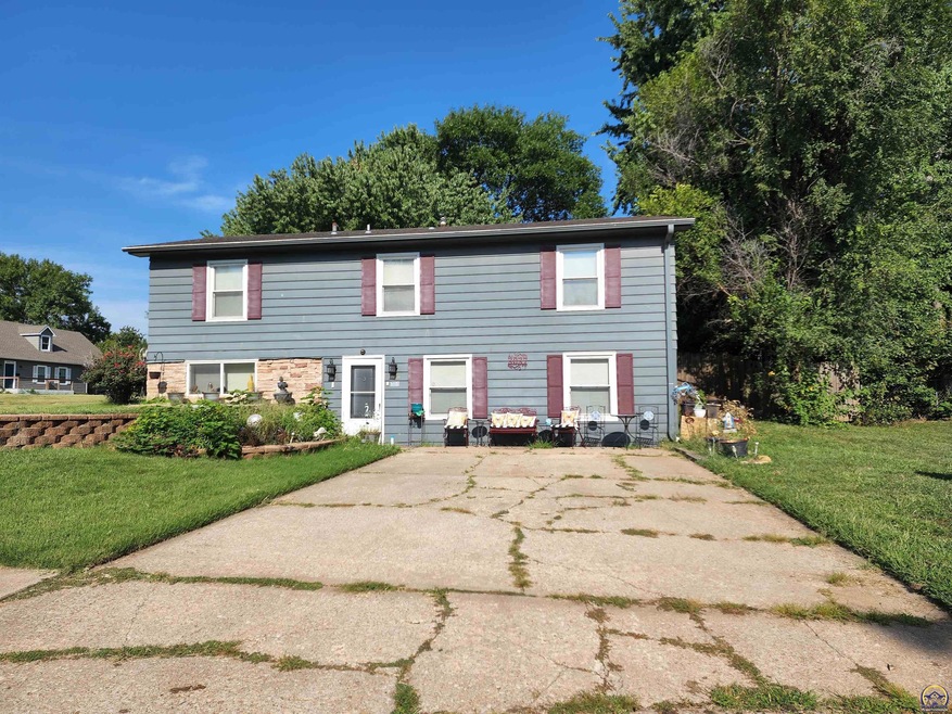 3037 SW Burnett Rd, Topeka, KS 66614 - photo 1