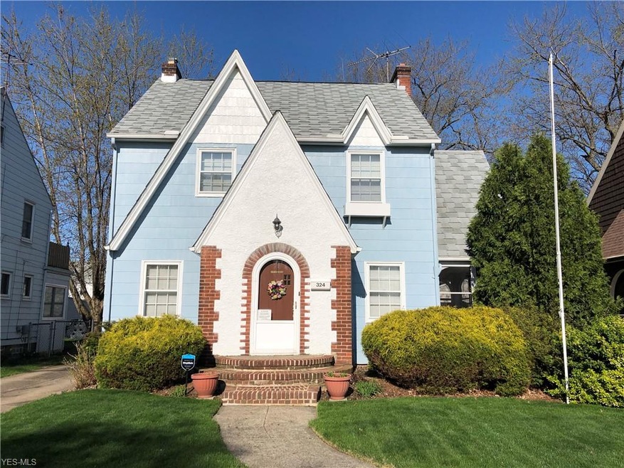 LAKESHORE TUDOR- 4 BEDROOM