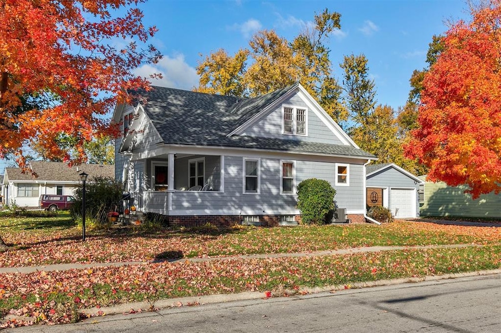 920 S 5th Ave E, Newton, IA 50208 - photo 1