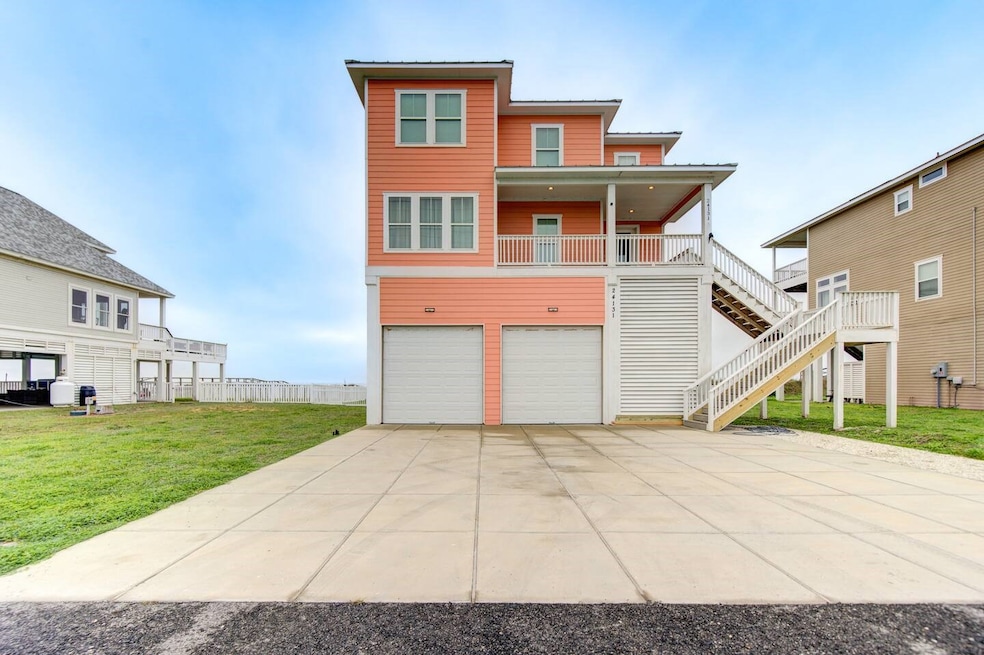 Modern, elevated beach house in Galveston, TX over
