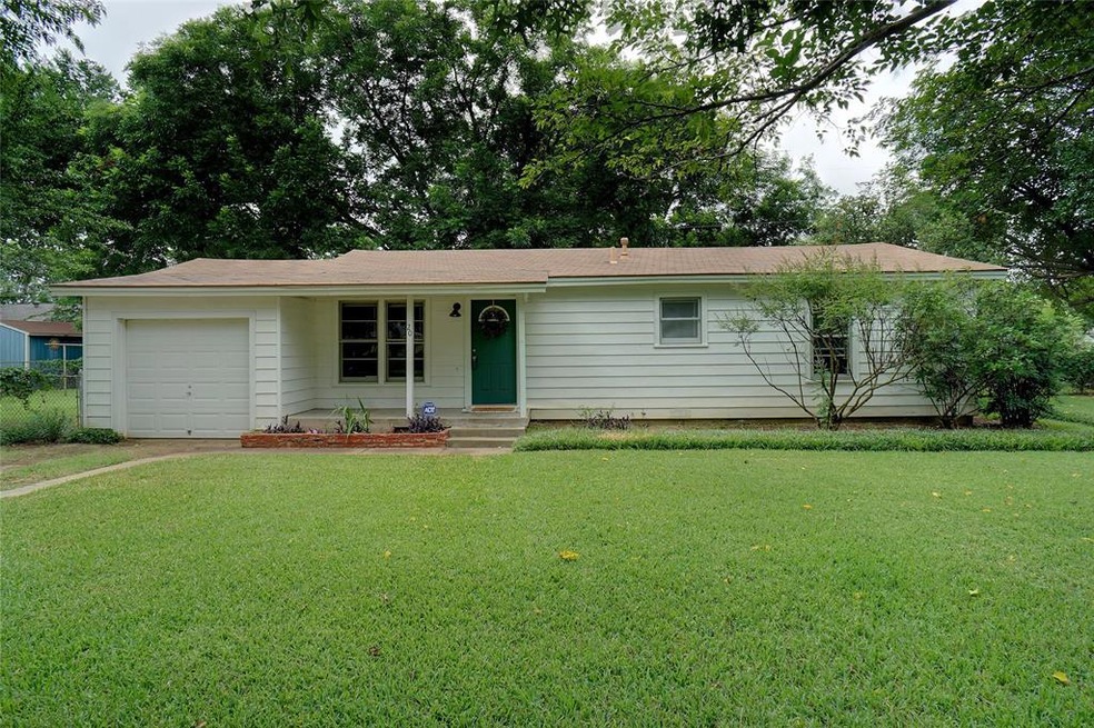 20 Lynn Ct, Hurst, TX 76053 - photo 1