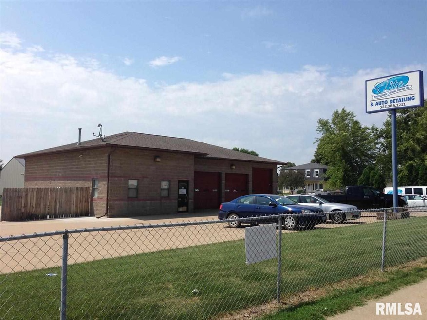 5324 N Pine St, Davenport, IA 52806 - photo 1