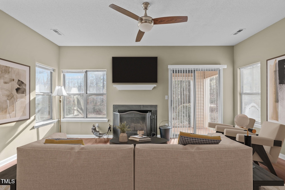 Living Room 1 - 6131 Summerpointe (2)