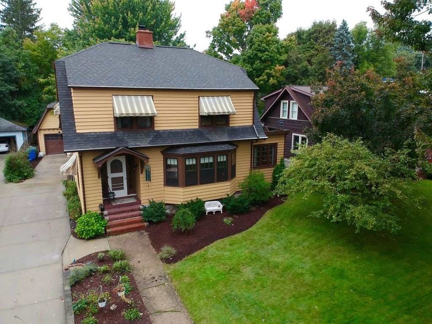 3 bedroom 1.5 bathrooms