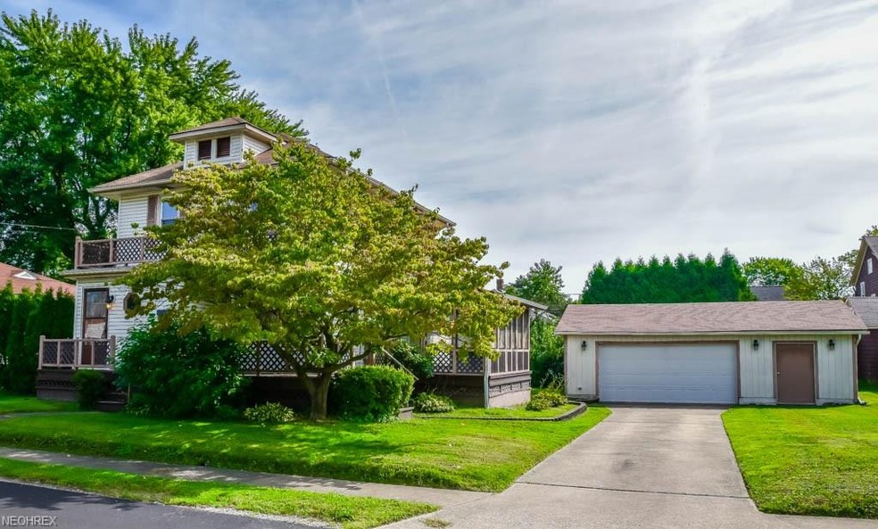 Move-in ready 2 bedroom, 2 full bath colonial on 2