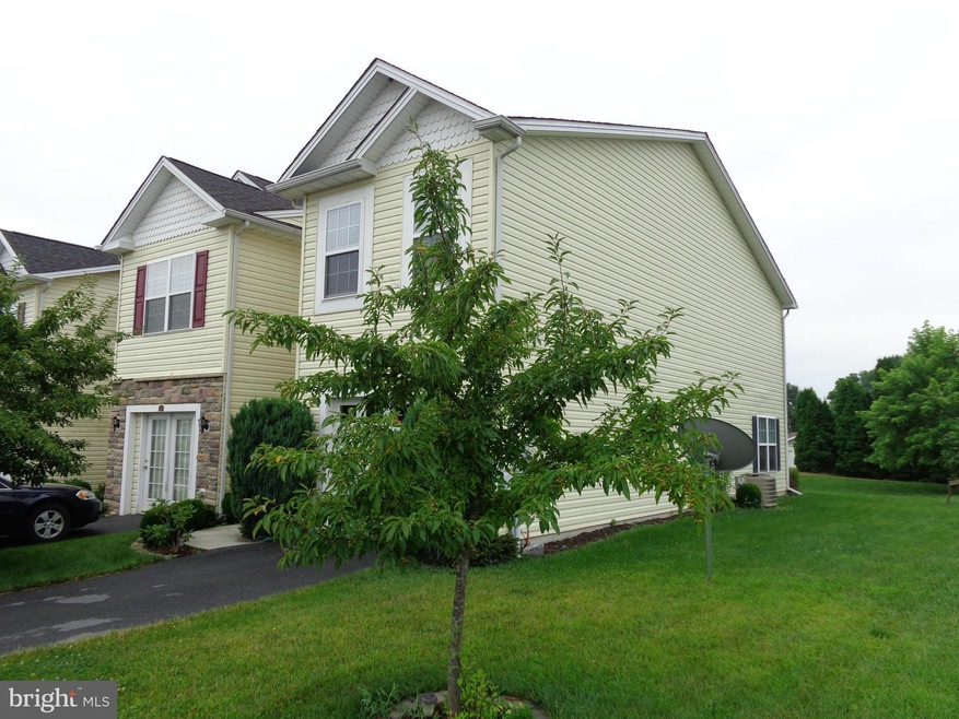 466 Lantern Ln, Chambersburg, PA 17201 - photo 1