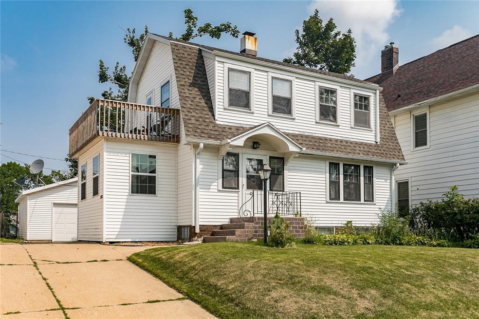 1310 A Ave NW, Cedar Rapids, IA 52405 - photo 1