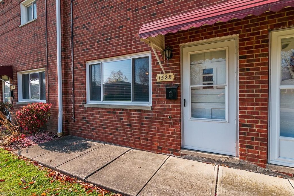 1528 Ridgewick Dr, Wickliffe, OH 44092 - photo 1