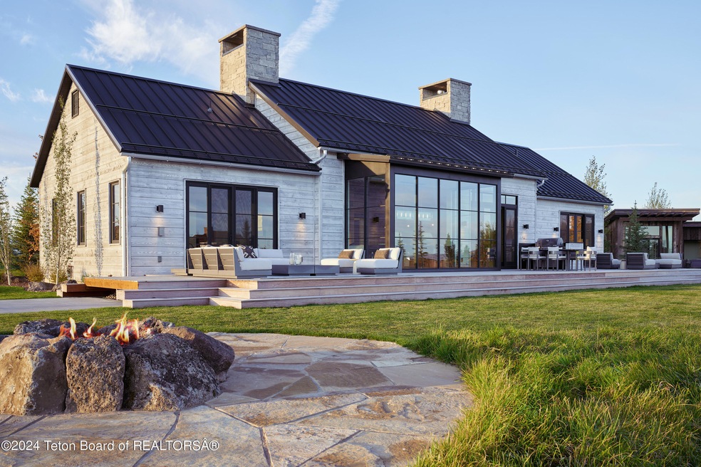 810 Sharp Tail Ct, Driggs, ID 83422 - photo 1