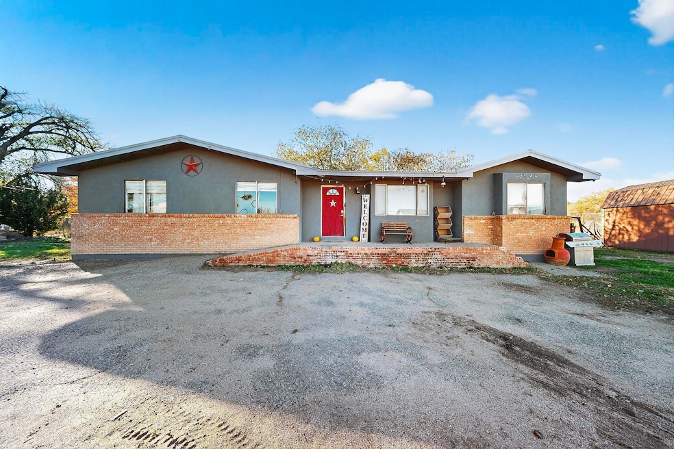 112 E Aragon Rd, Belen, NM 87002 - photo 1