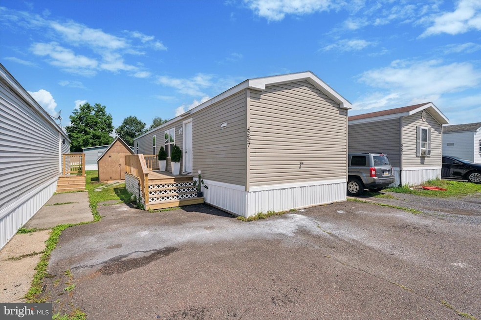 857 Buttonwood Ave, Spring City, PA 19475 - photo 1