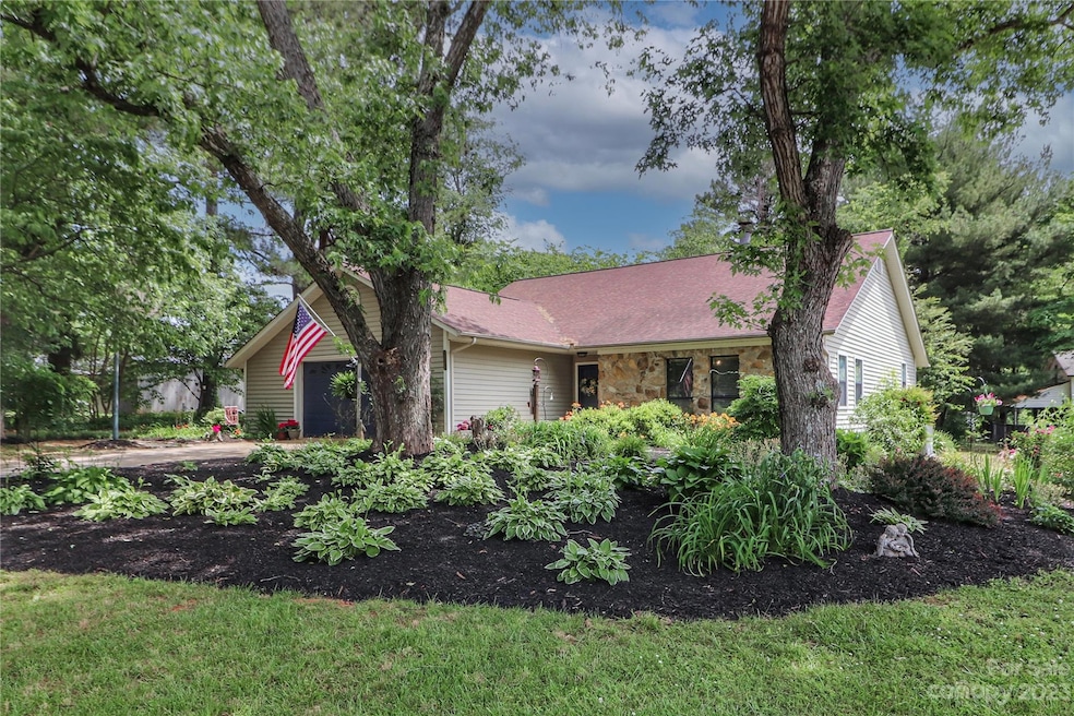 1508 Cameron Dr, Statesville, NC 28625 - photo 1