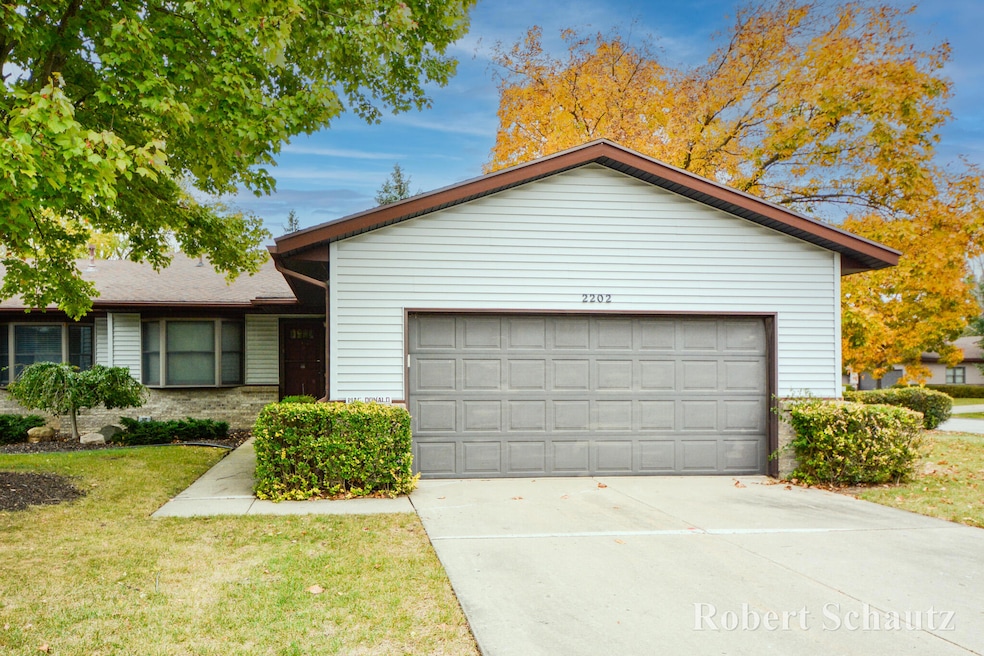 2202 Mapleton Exterior Photo