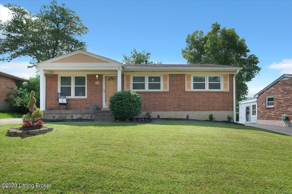 9210 Lantana Dr, Louisville, KY 40229 - photo 1