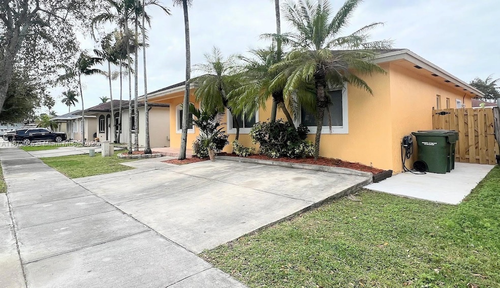 208 SW 15th Place unit 1, Homestead, FL 33030 - photo 1