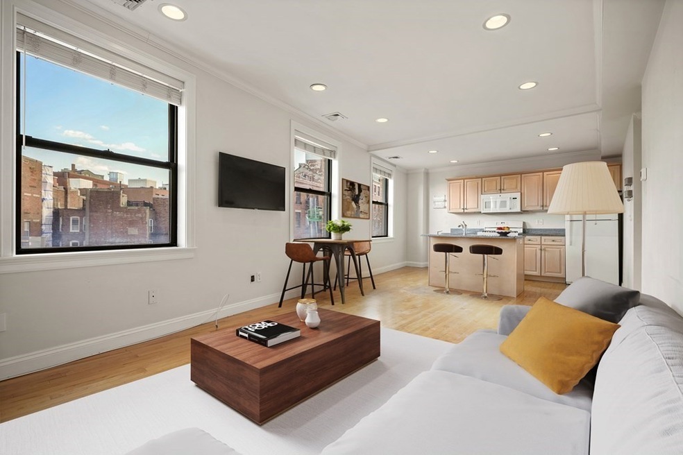 454 Hanover St unit 3, Boston, MA 02113 - photo 1