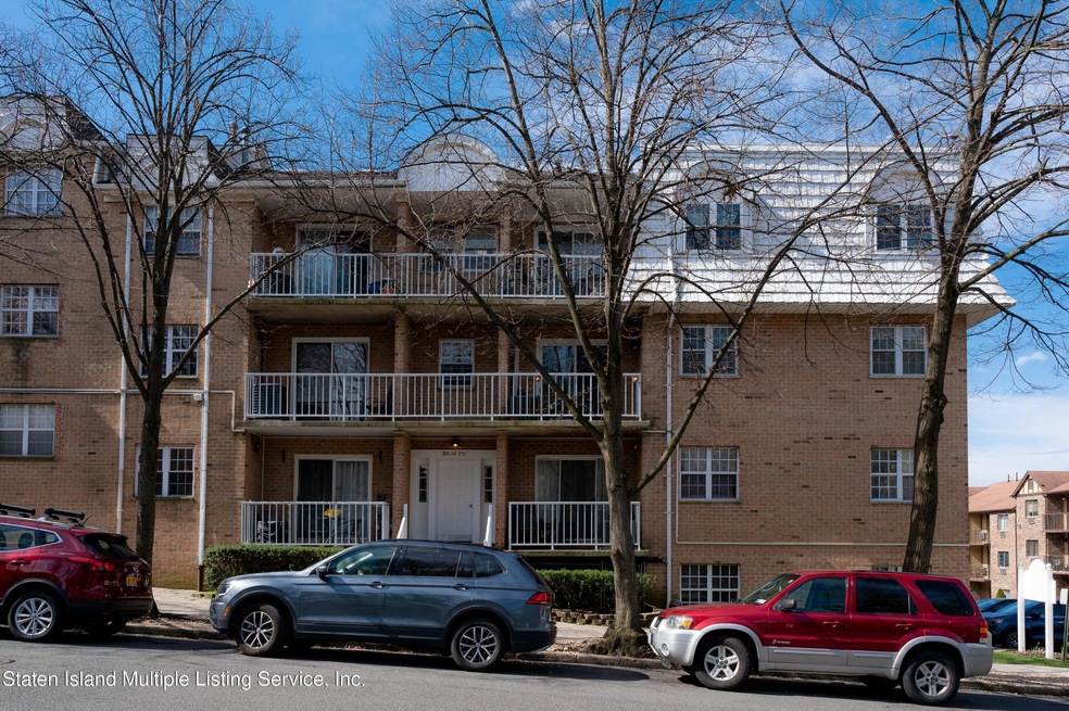 65 Elmwood Park Dr unit 10, Staten Island, NY 10314 - photo 1