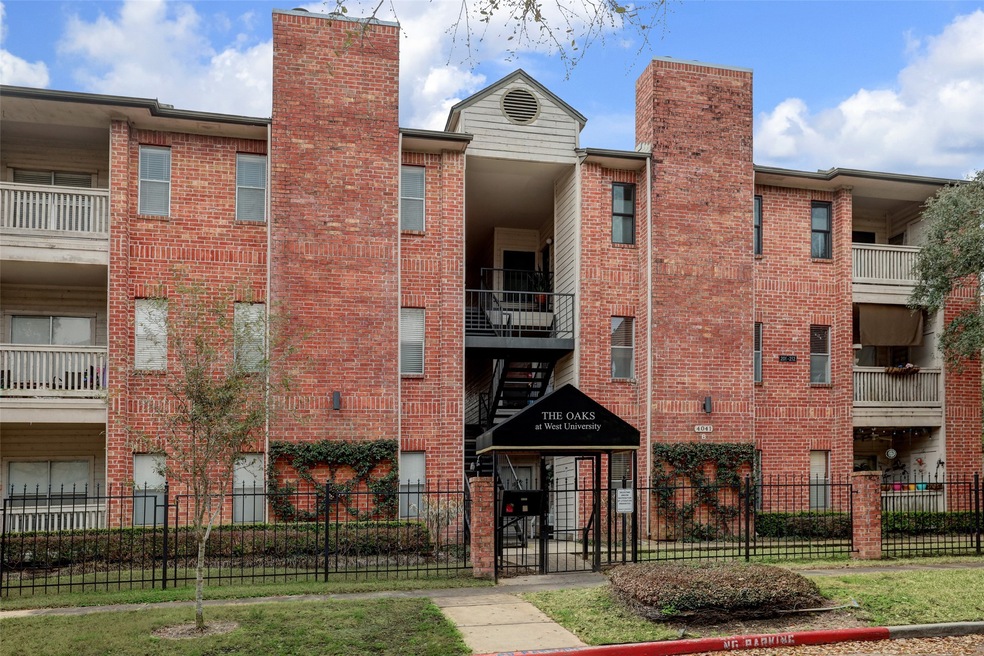 4041 Drake St unit 113, Houston, TX 77005 - photo 1