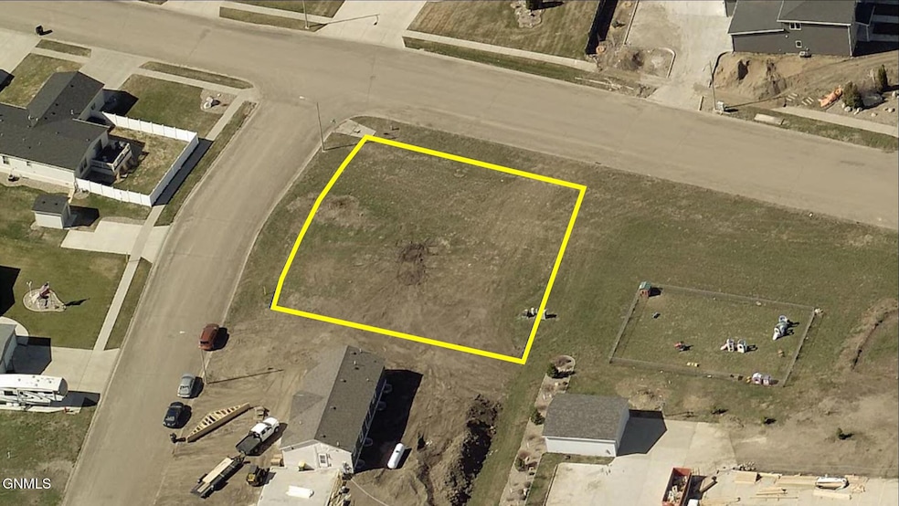 4001 Greensboro Dr, Bismarck, ND 58503 - photo 1