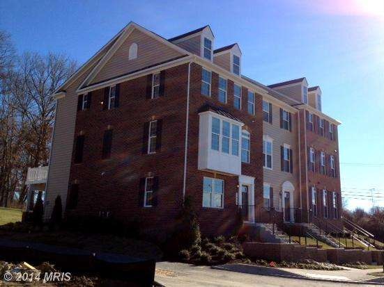 917 Magnolia Blossom Ct, Sykesville, MD 21784 - photo 1