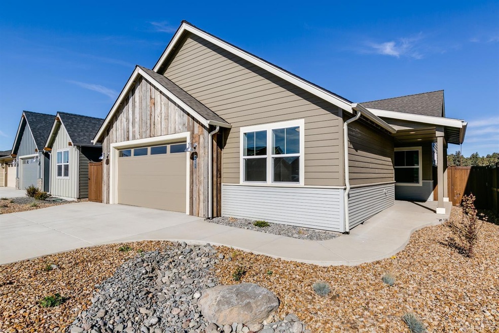 4153 SW Badger Ct, Redmond, OR 97756 - photo 1