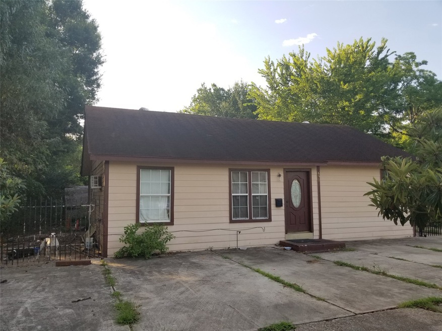6907 Beachwood St, Houston, TX 77021 - photo 1