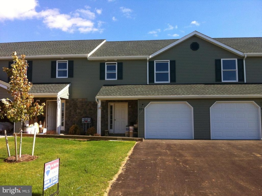 638 Sunflower St, New Holland, PA 17557 - photo 1