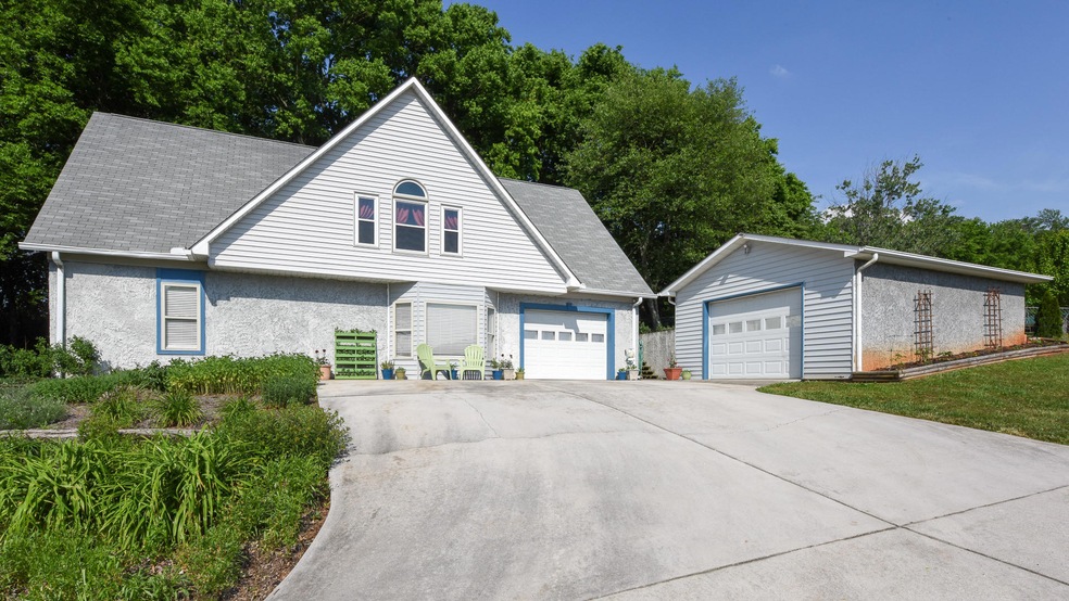 12148 Unitia Rd, Friendsville, TN 37737