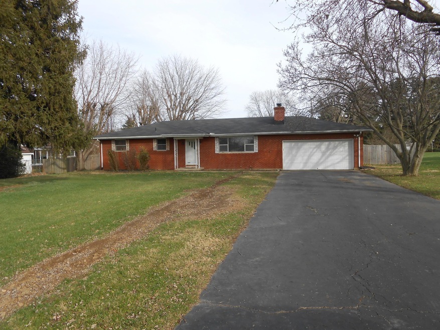 1570 N Court St, Circleville, OH 43113 - photo 1