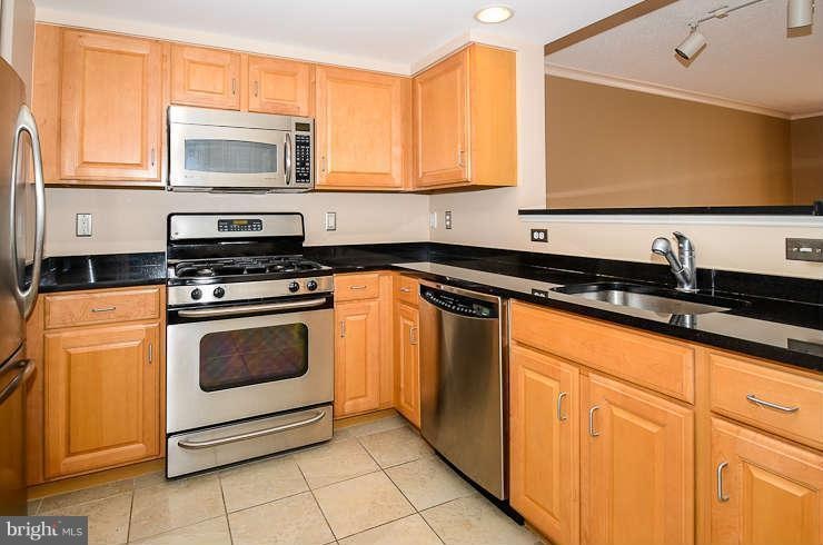 1201 N Garfield St unit 702, Arlington, VA 22201 - photo 1