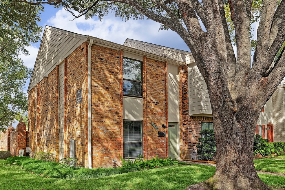 10238 Longmont Dr unit 1109, Houston, TX 77042 - photo 1