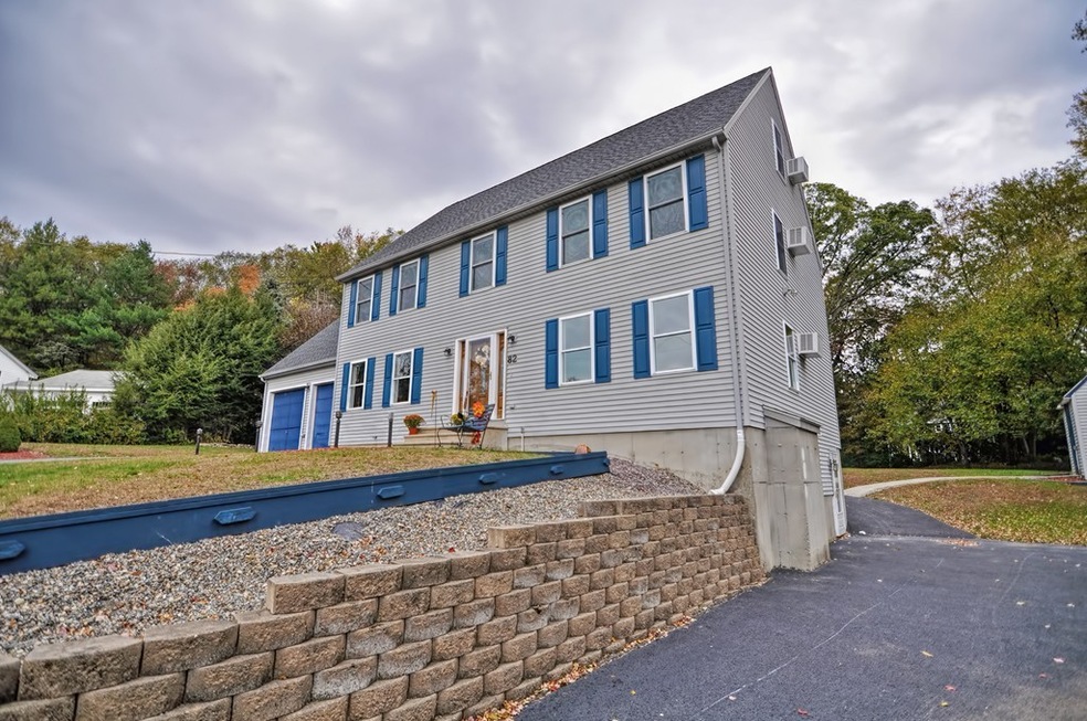 82 Bumble Bee Cir, Shrewsbury, MA 01545 - photo 1