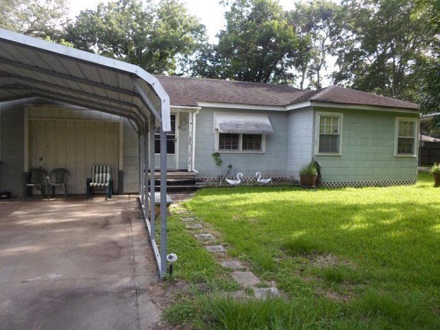 3221 13th St, Bay City, TX 77414 - photo 1