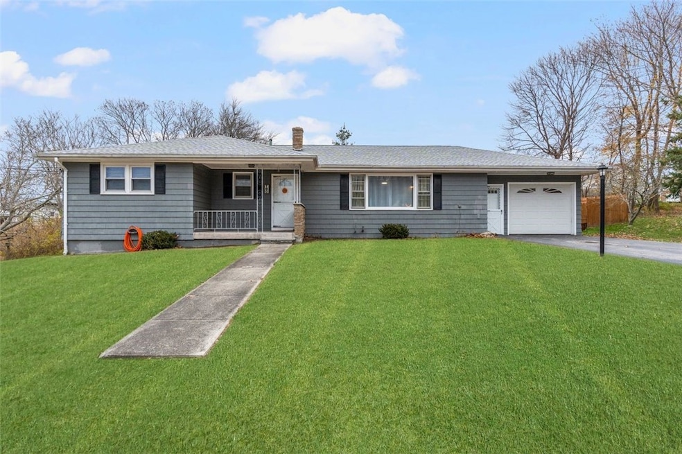 2 Mathew Rd, Tiverton, RI 02878 - photo 1