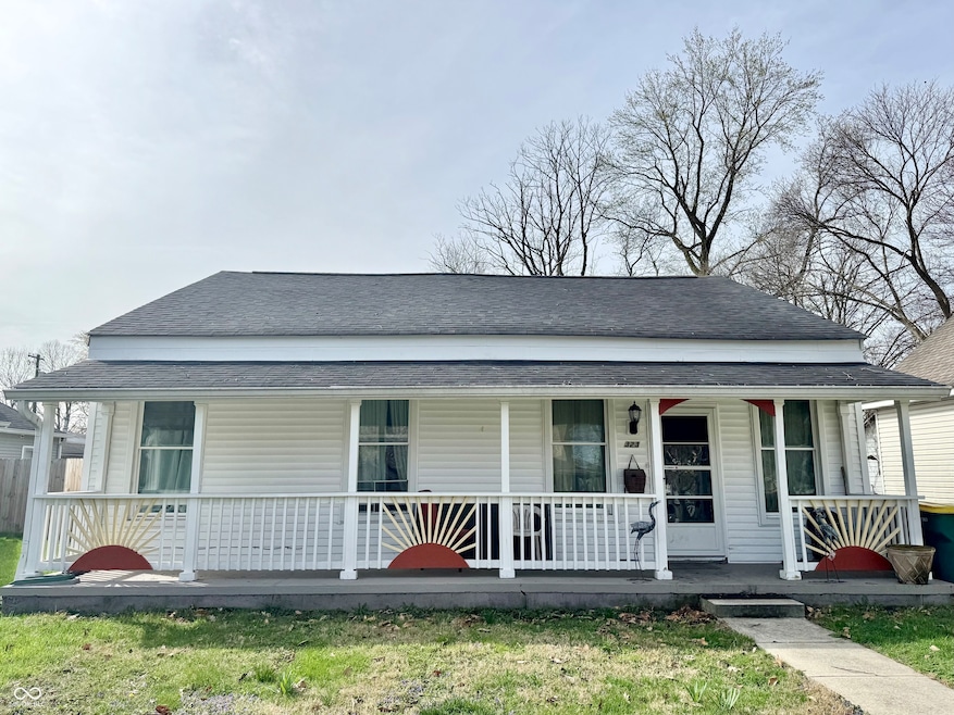 323 E Adams St, Franklin, IN 46131 - photo 1