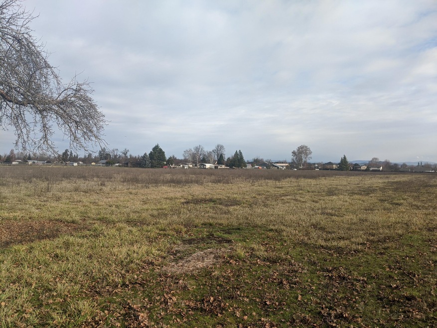 0 Upton Rd unit 220181265, Central Point, OR 97502 - photo 1