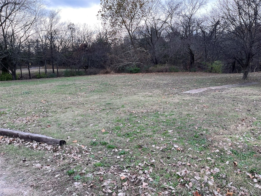 1319 N Wolfe Ln, Ada, OK 74820 - photo 1
