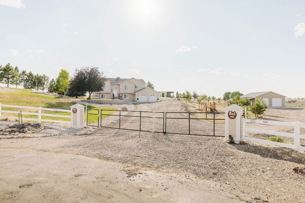 221 Lyndhurst Ln, Spring Creek, NV 89815 - photo 1