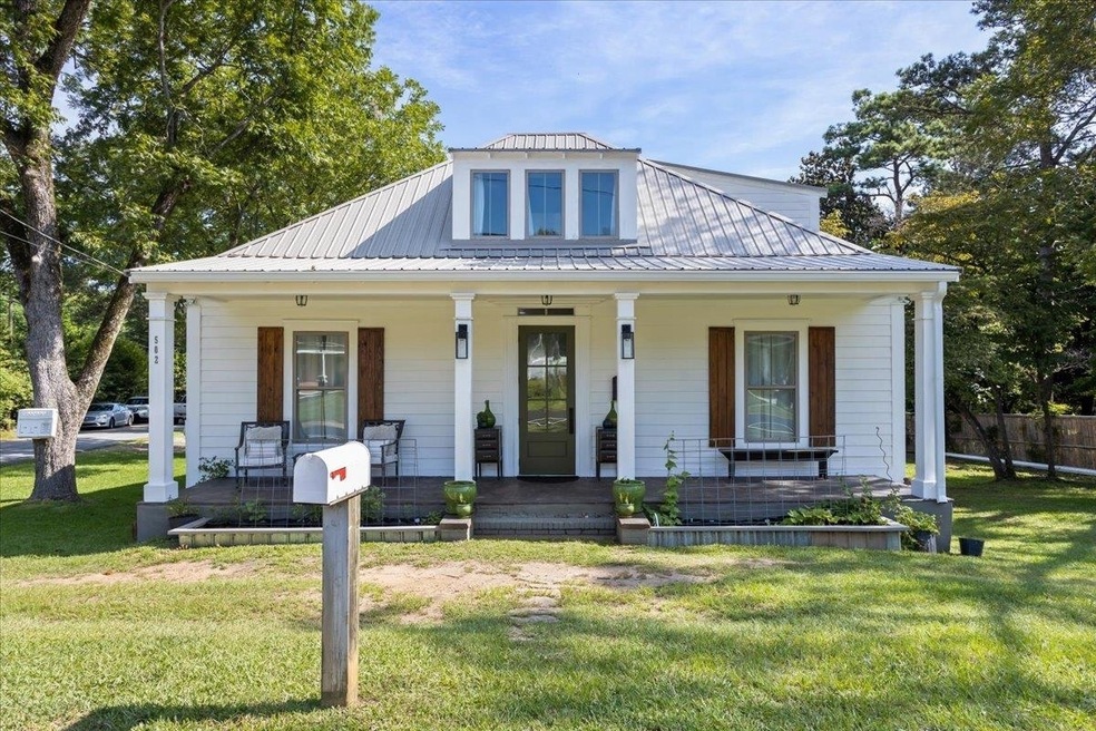 502 Forsyth St, Barnesville, GA 30204 - photo 1