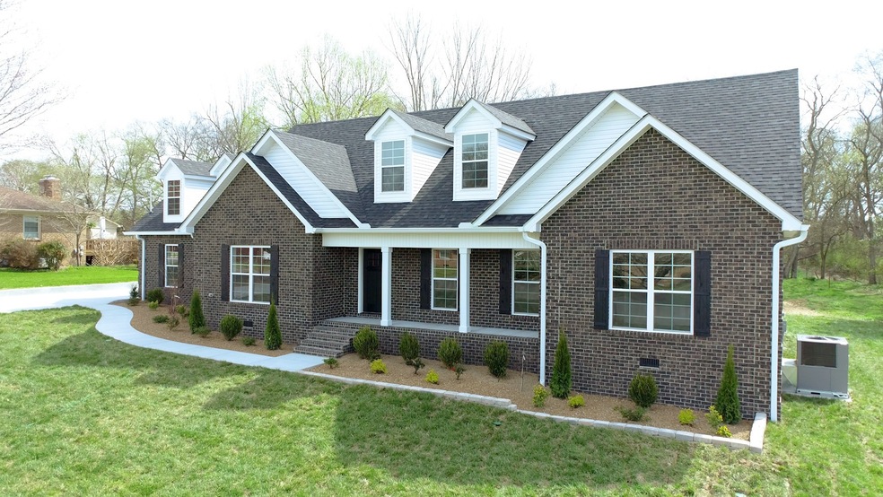 110 Hulan St, Shelbyville, TN 37160 - photo 1