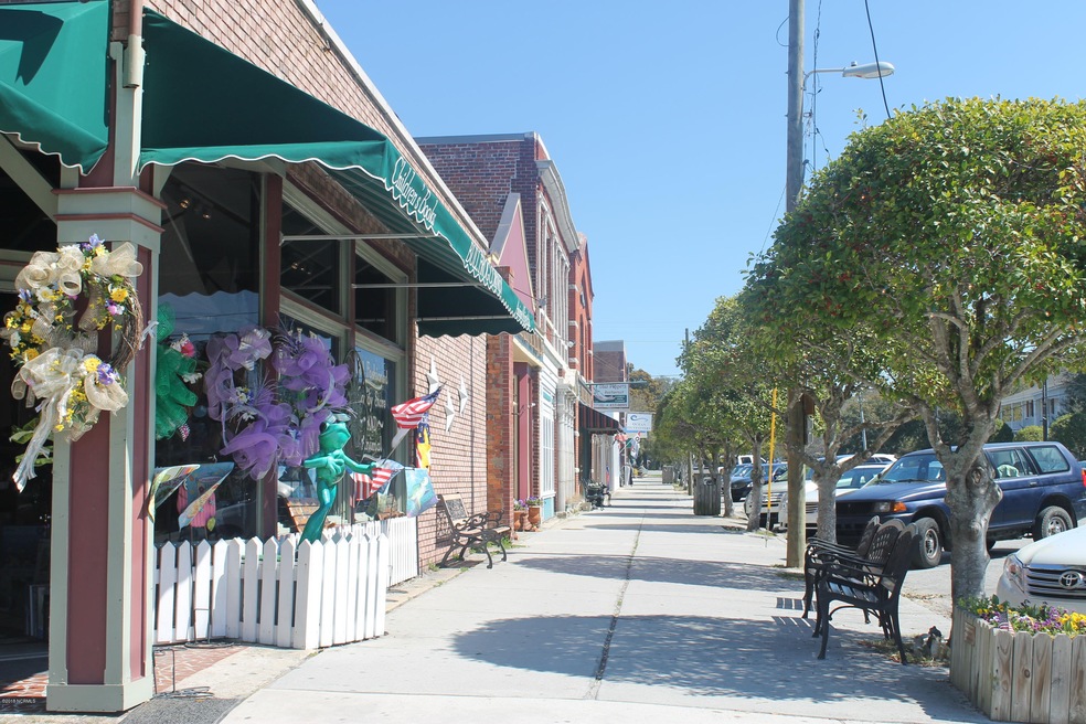 724 N Howe St, Southport, NC 28461 - photo 1
