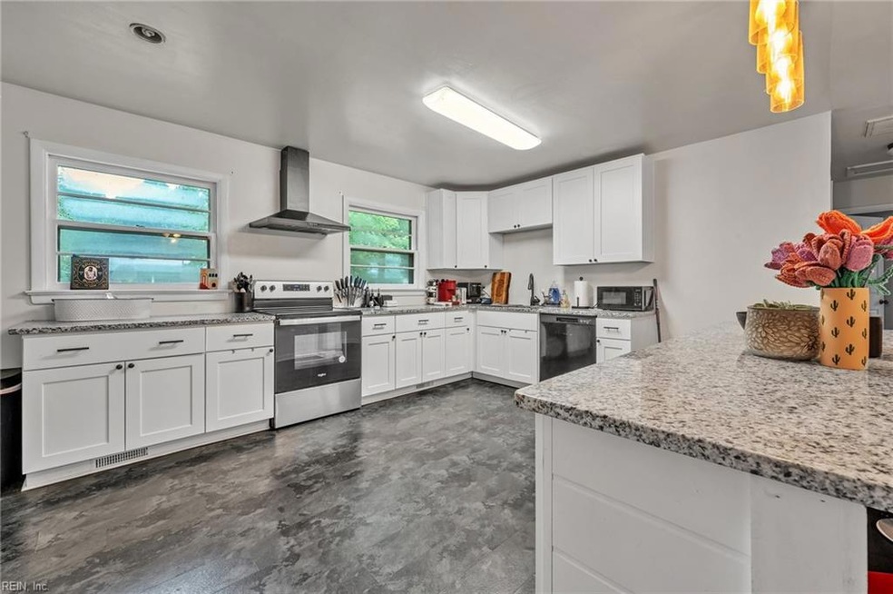 Huge Newly Remodeled Kitchen!