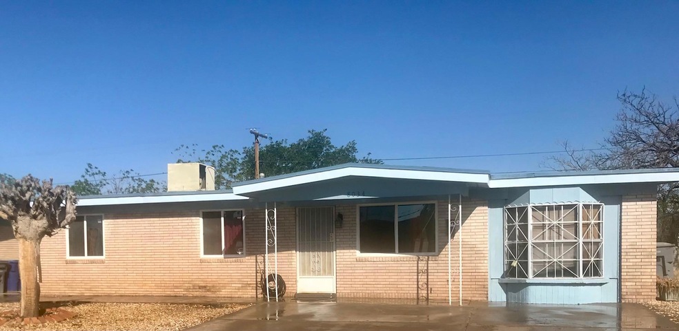 8034 Broadway Dr, El Paso, TX 79915 - photo 1