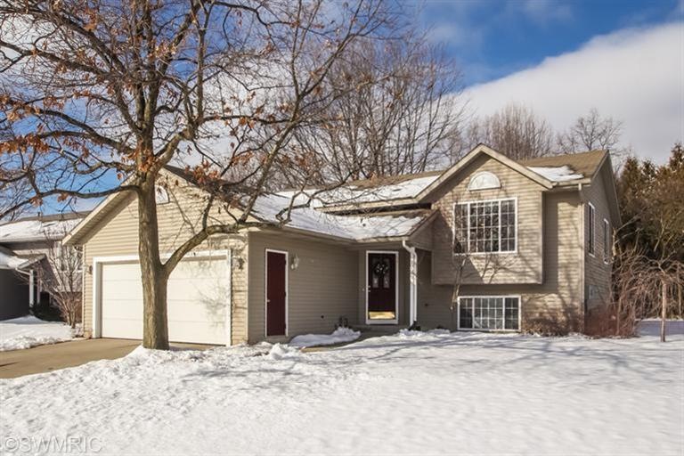 1725 Edith Ave NE, Grand Rapids, MI 49505 - photo 1