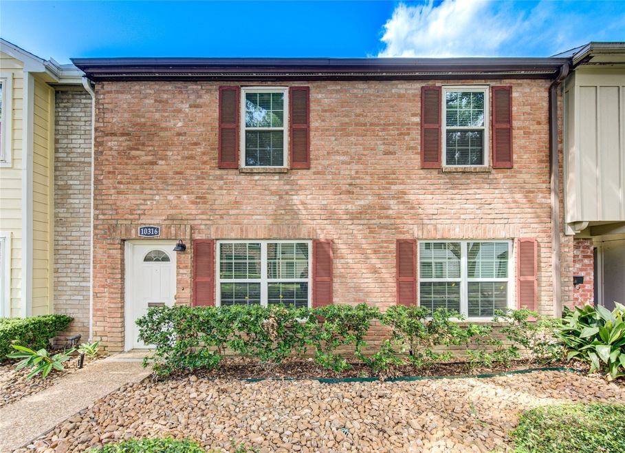 10316 Briar Forest Dr unit 28, Houston, TX 77042 - photo 1
