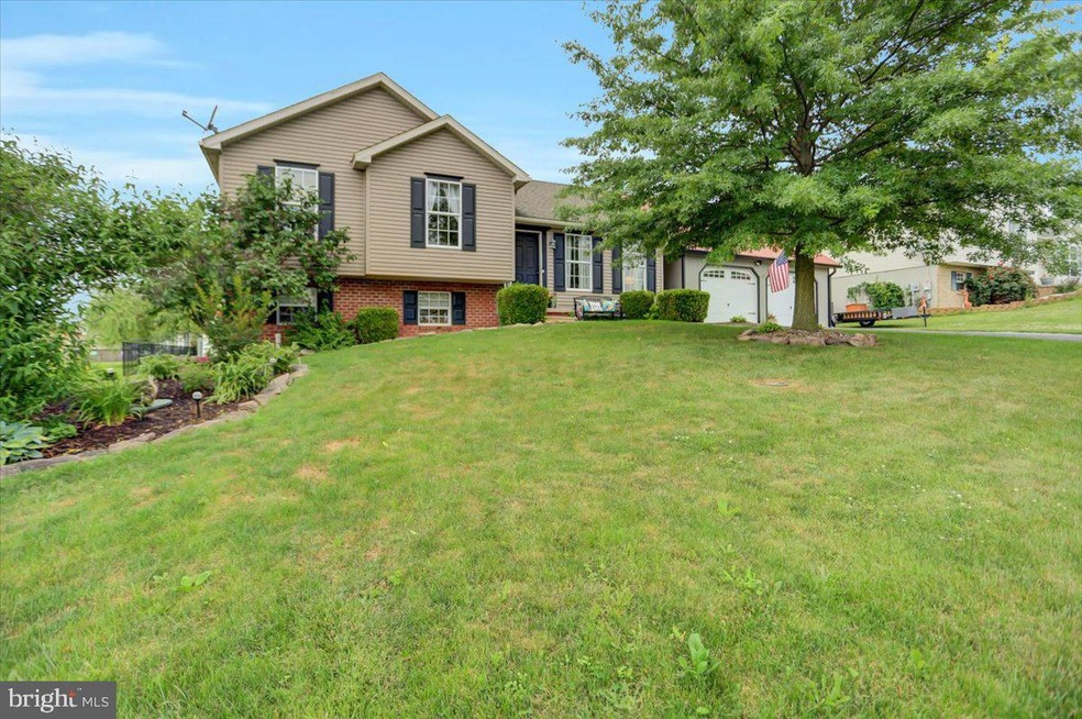 1441 Mallard Dr E, Chambersburg, PA 17202 - photo 1