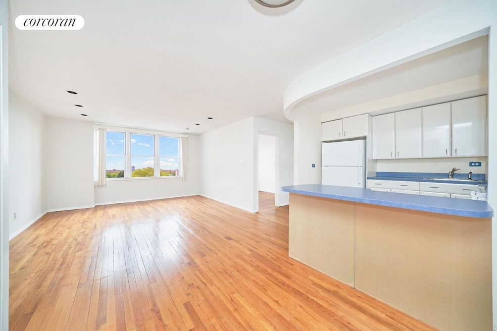 The Dauphin unit 7M, Brooklyn, NY 11230 - photo 1