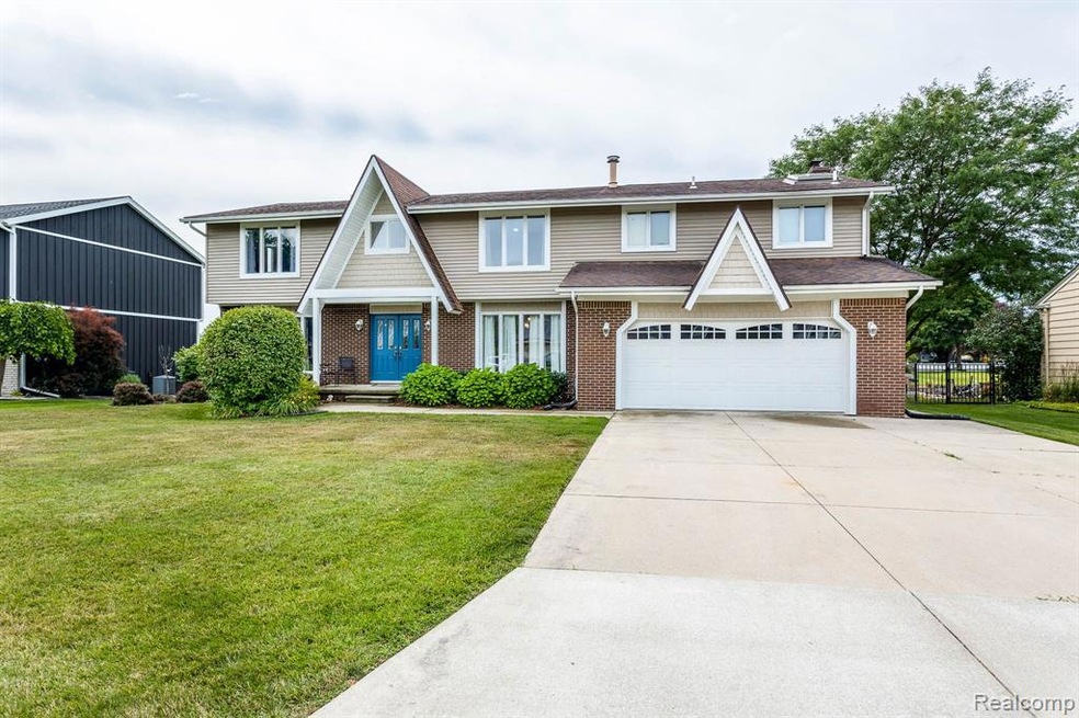 2906 Canal Dr, Port Huron, MI 48060 - photo 1