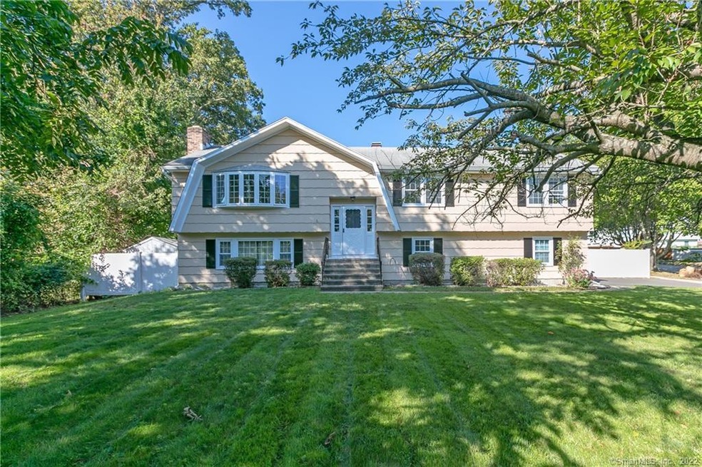 1495 Huntington Rd, Stratford, CT 06614 - photo 1