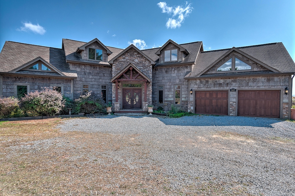 Sold $925,000 • Co-Listing Agent